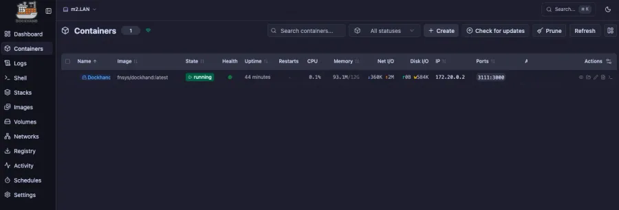 Dockhand container list showing state, health, uptime, CPU, memory, network and disk I/O columns